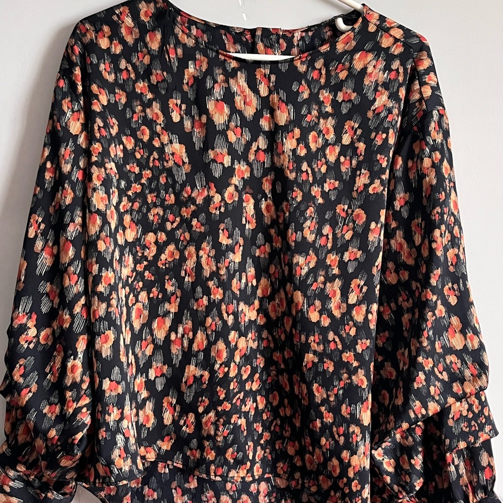 Zara Basics Top . Size XL . Fits L and XL . Fabric Doesn’t wrinkle. - Picture 3 of 6